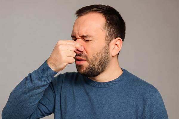 Гнусавость голоса (ринолалия): причины и как избавиться от говорения в нос