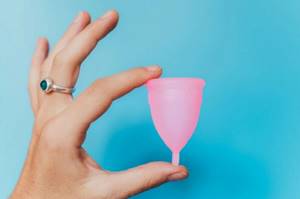 Можно ли пользоваться менструальной чашей? - советы врачей на каждый день
