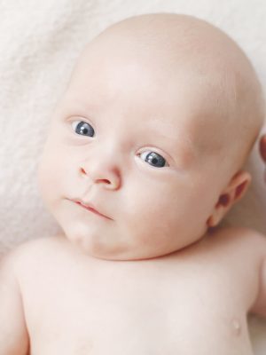 Ребёнку 5,5 месяцев, стали замечать что у него немного на бок голова - советы врачей на каждый день